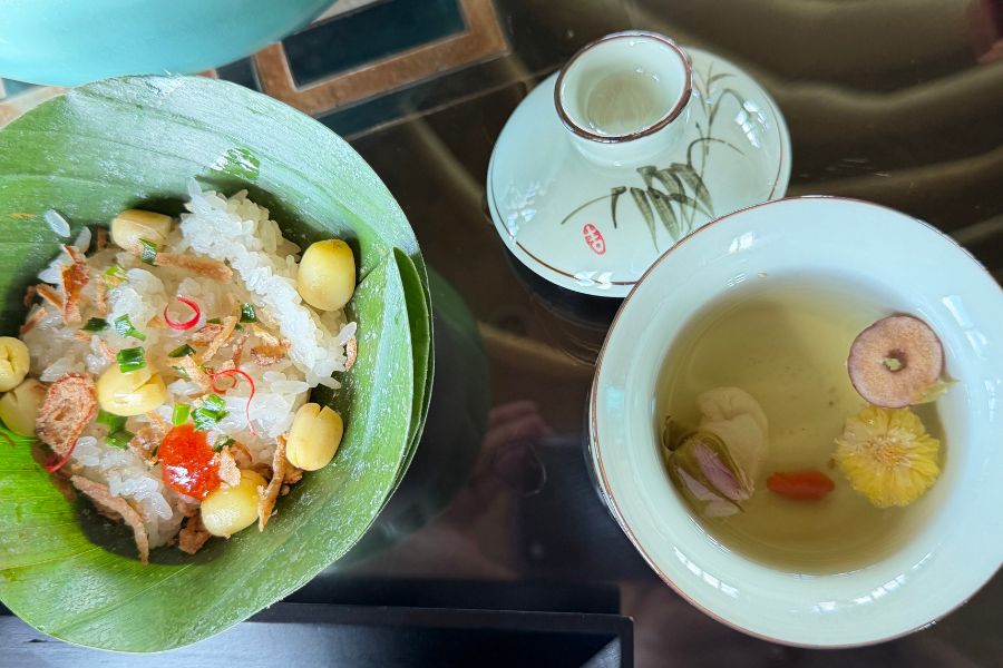 Hue sticky rice and sweet porridge