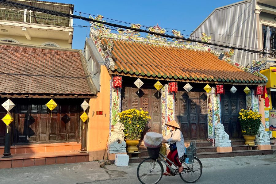 Local cycling in Bao Vinh town in Hue
